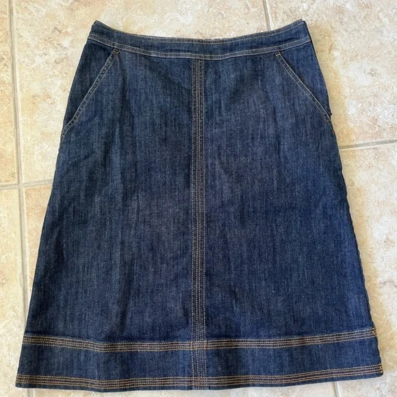 Dark wash A-line denim skirt Boden US 4/UK 8, Pockets, detail stitching - Picture 1 of 8